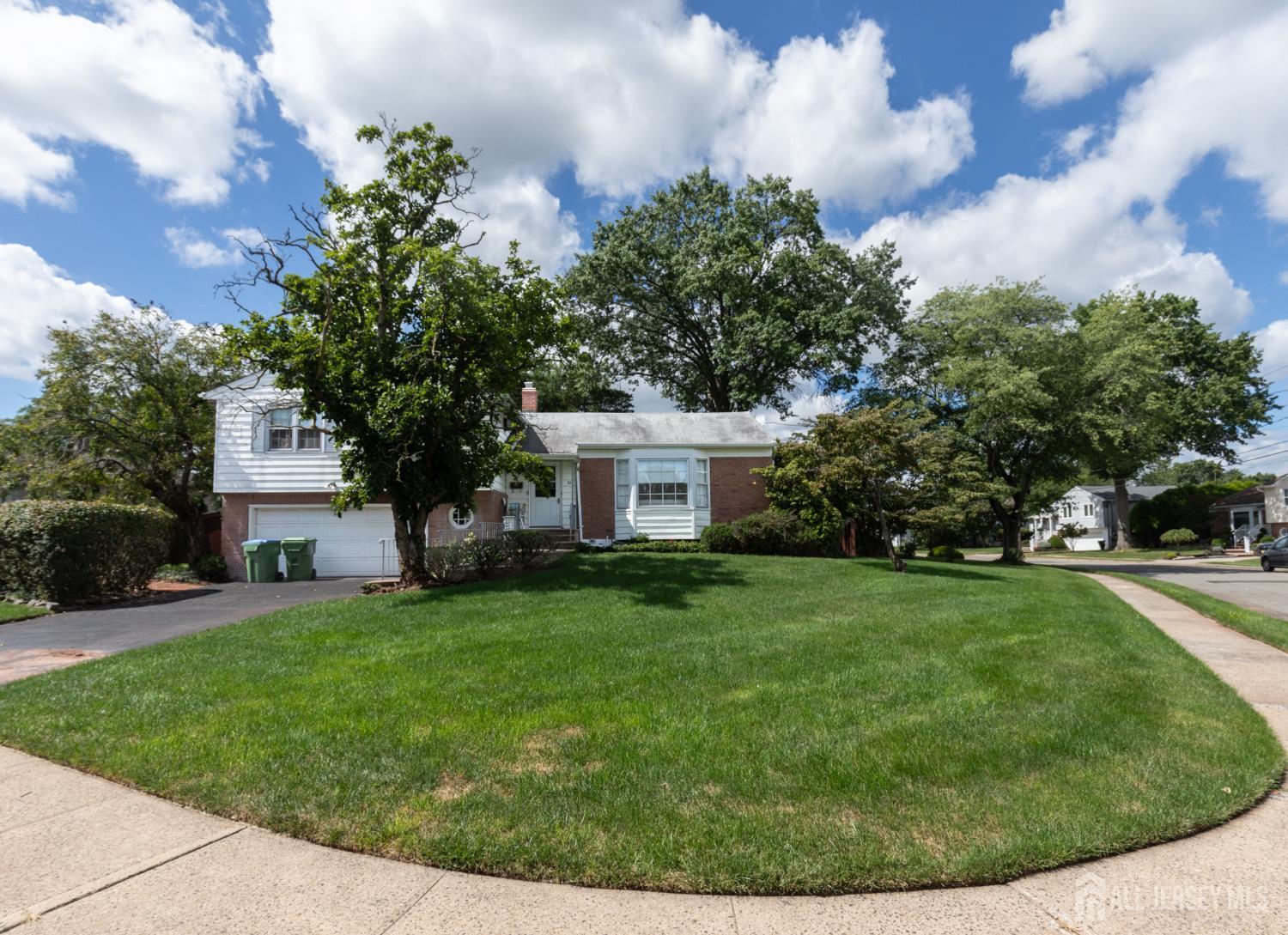 36 Brookfall Rd, Edison, NJ 08817