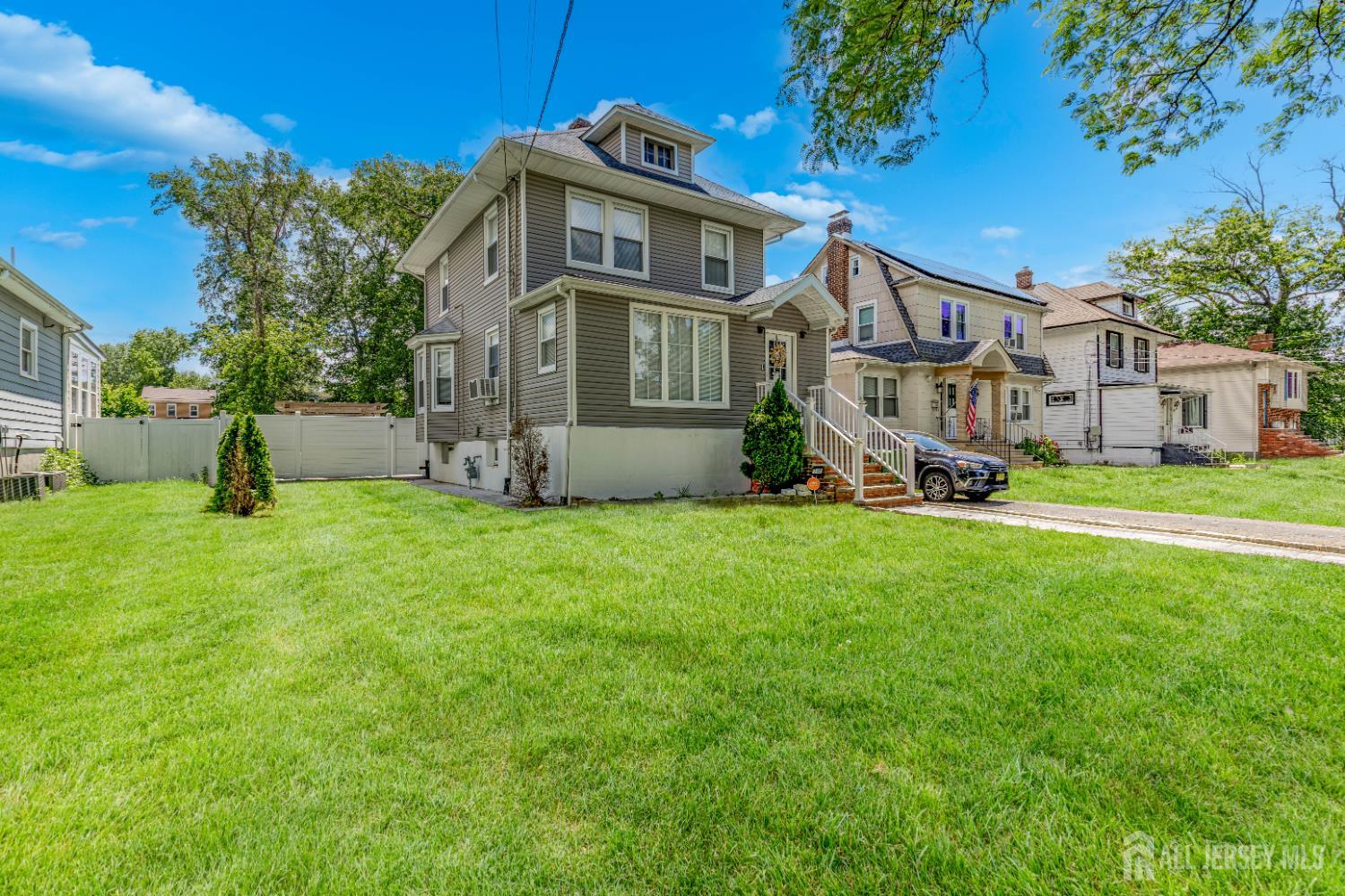 245 3rd Ave, Roselle, NJ 07203