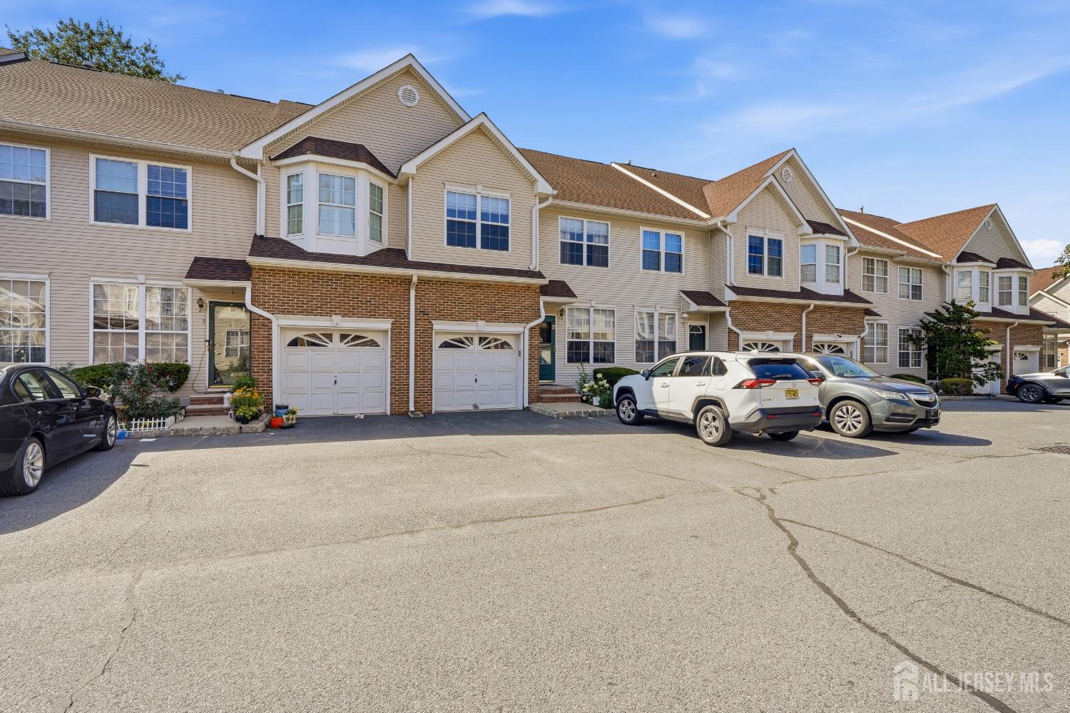 4 Reins Ct, Franklin Twsp, NJ 08873