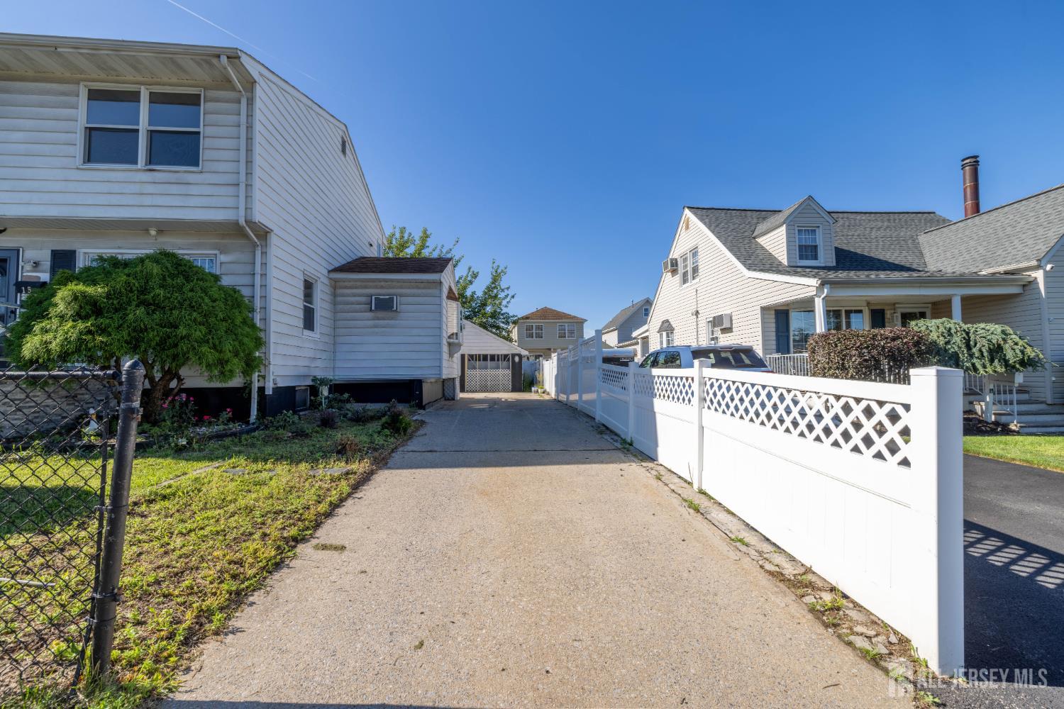15 Clinton Ave, Keasbey, NJ 08832 photo