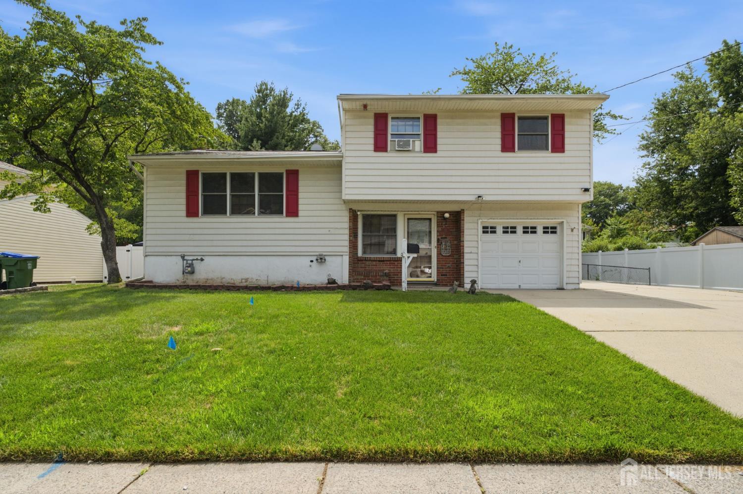 21 Heathcote Ave, Edison, NJ 08817