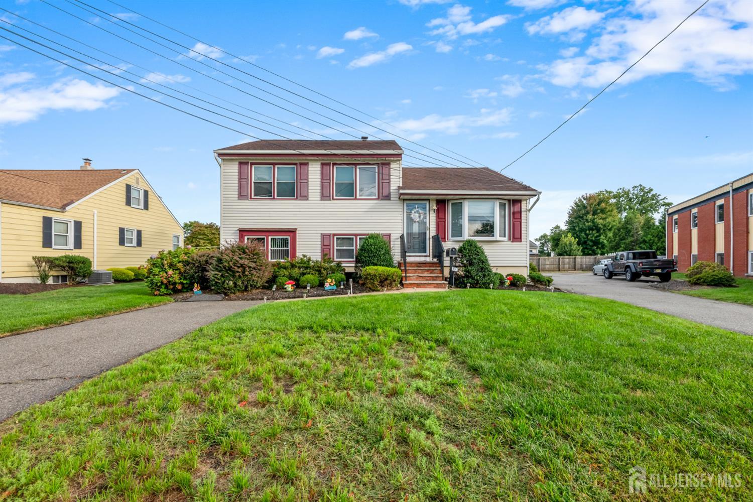 304 Maple Ave, Middlesex, NJ 07080