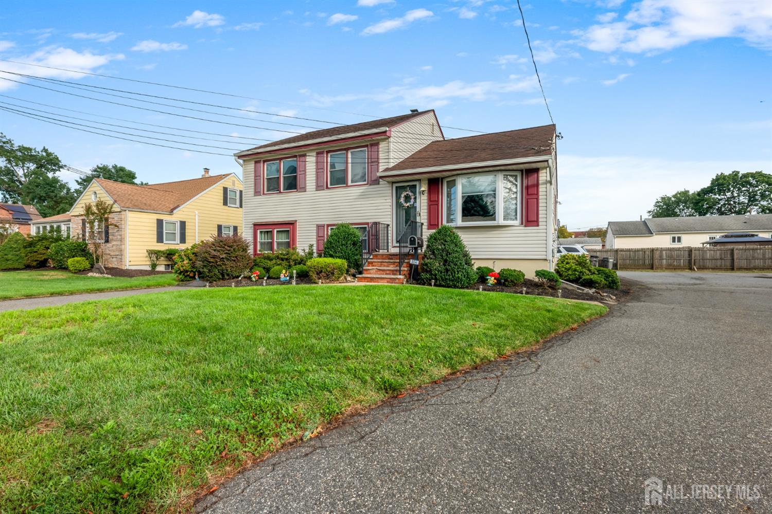 304 Maple Ave, Middlesex, NJ 07080 photo