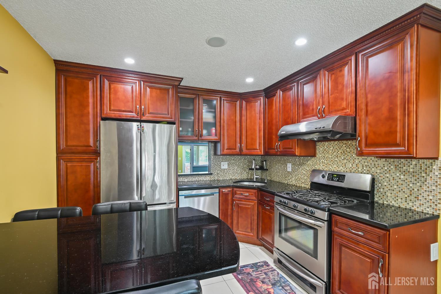 67 Albury Way, North Brunswick, NJ 08902 photo