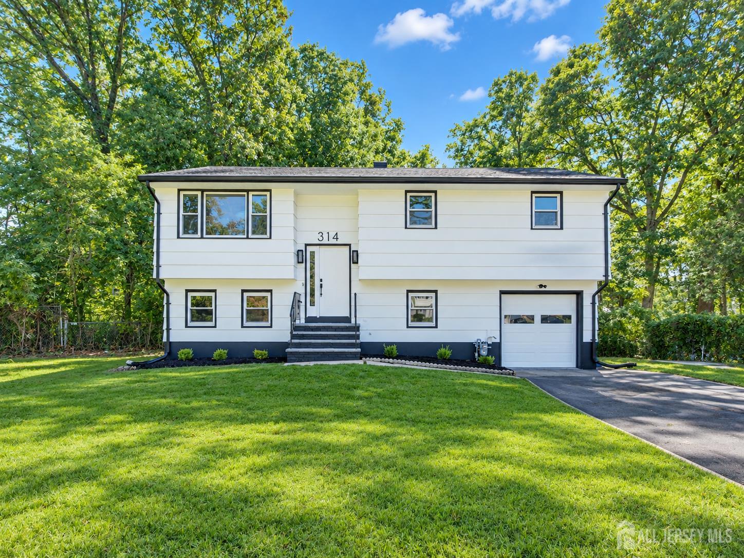314 8th St, Piscataway, NJ 08854