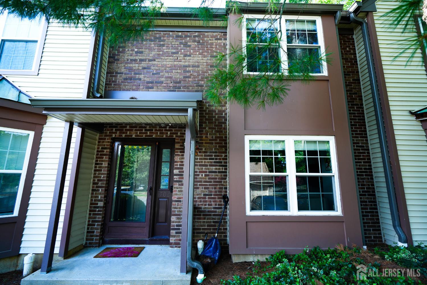 1702 Oak Ct, North Brunswick, NJ 08852