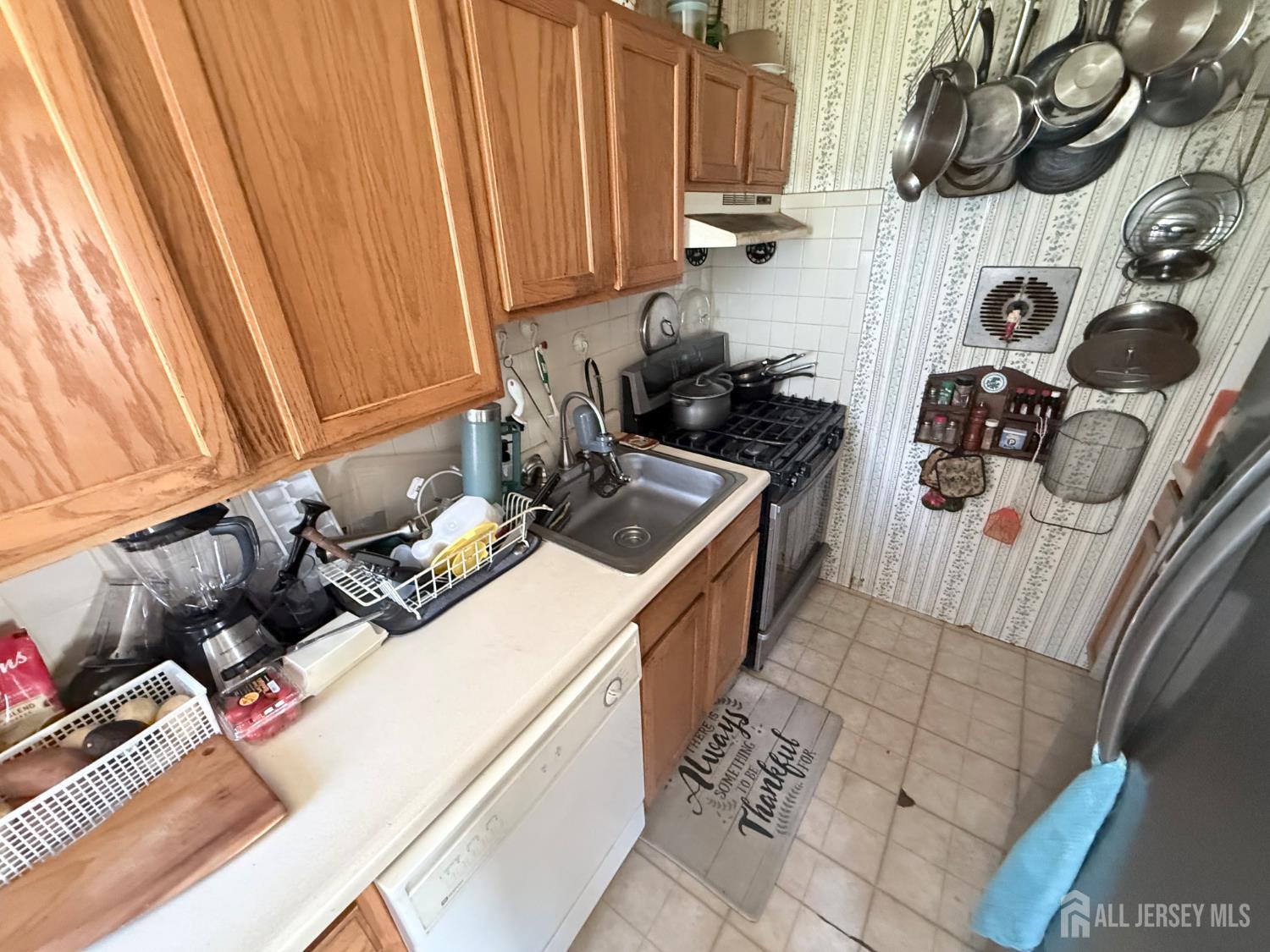 18 Brandywine Rd, Fords, NJ 08863 photo