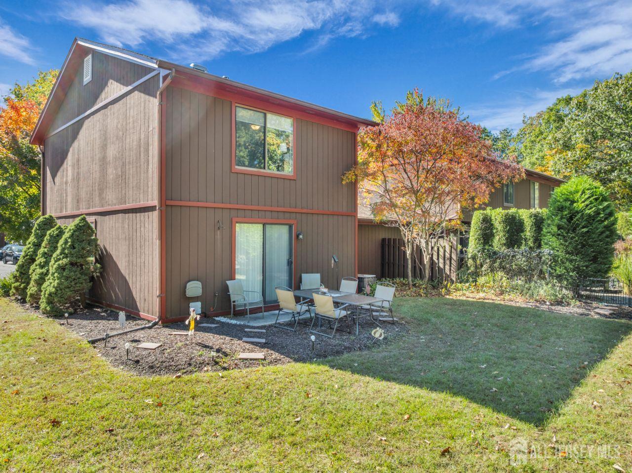 16 Cardinal Ln, Howell, NJ 07731 photo