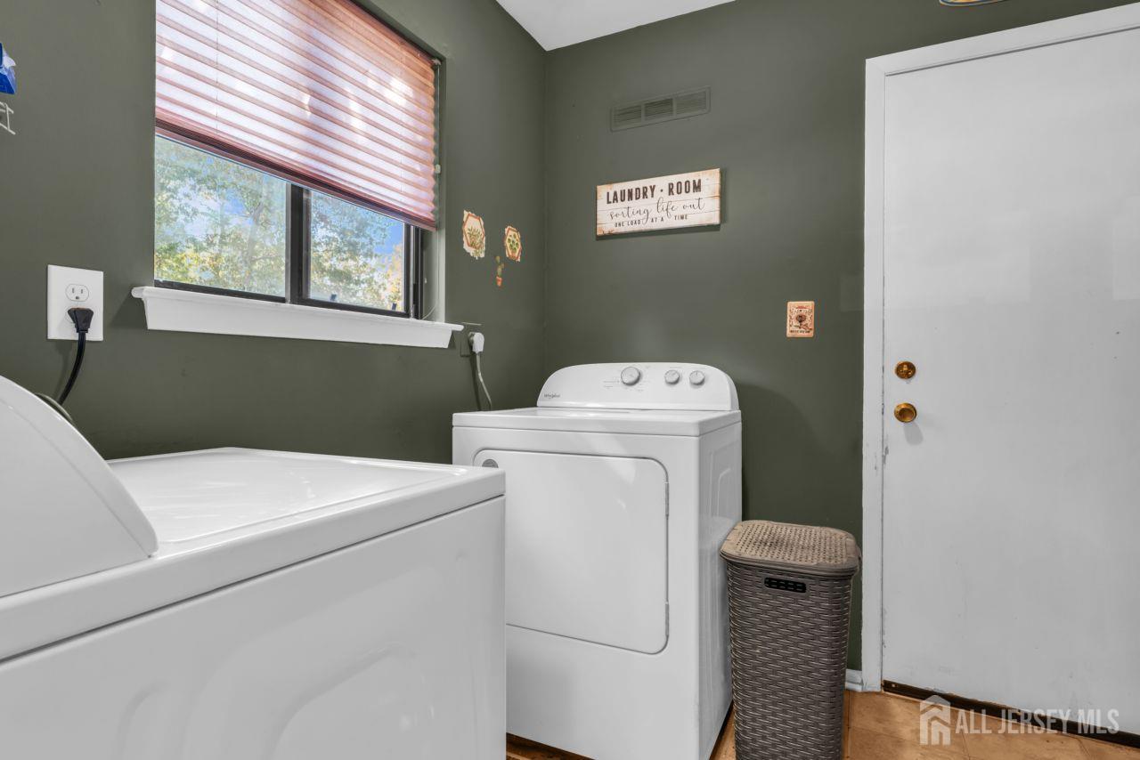 16 Cardinal Ln, Howell, NJ 07731 photo