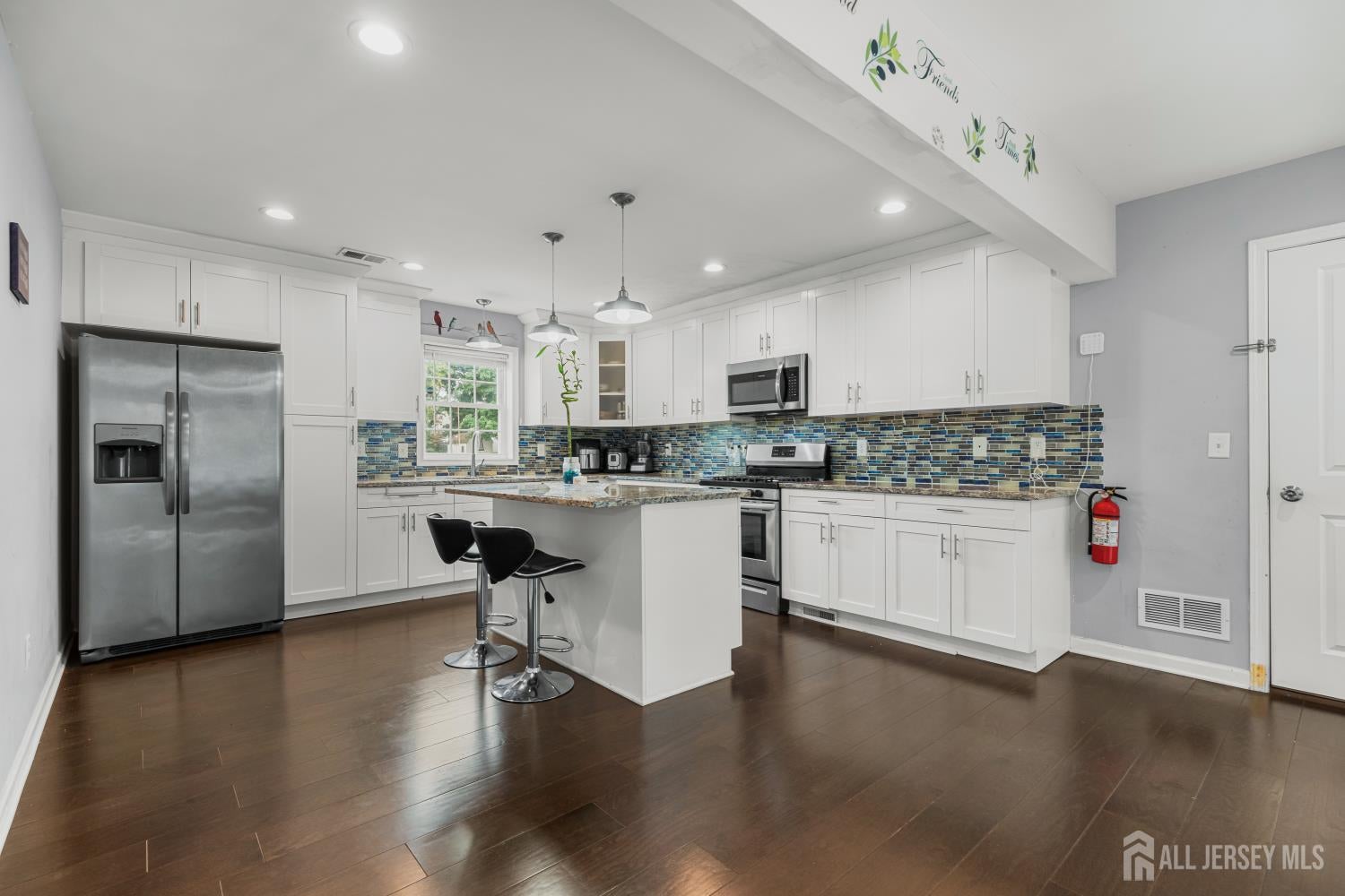 586 Dial Ave, Piscataway, NJ 08854