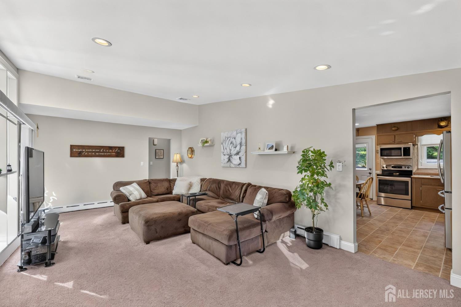 2642 Linder Ave, North Brunswick, NJ 08902 photo