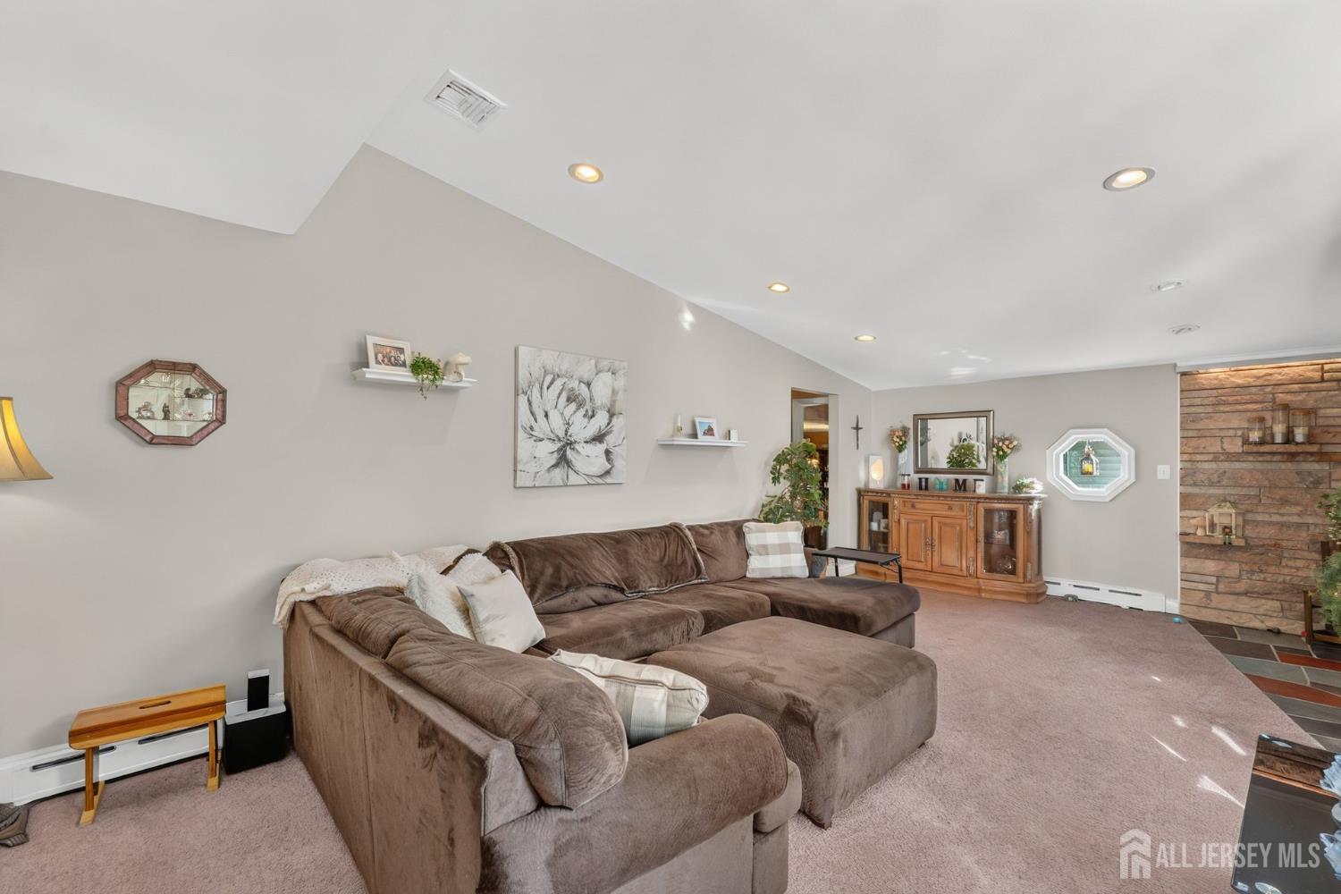 2642 Linder Ave, North Brunswick, NJ 08902 photo