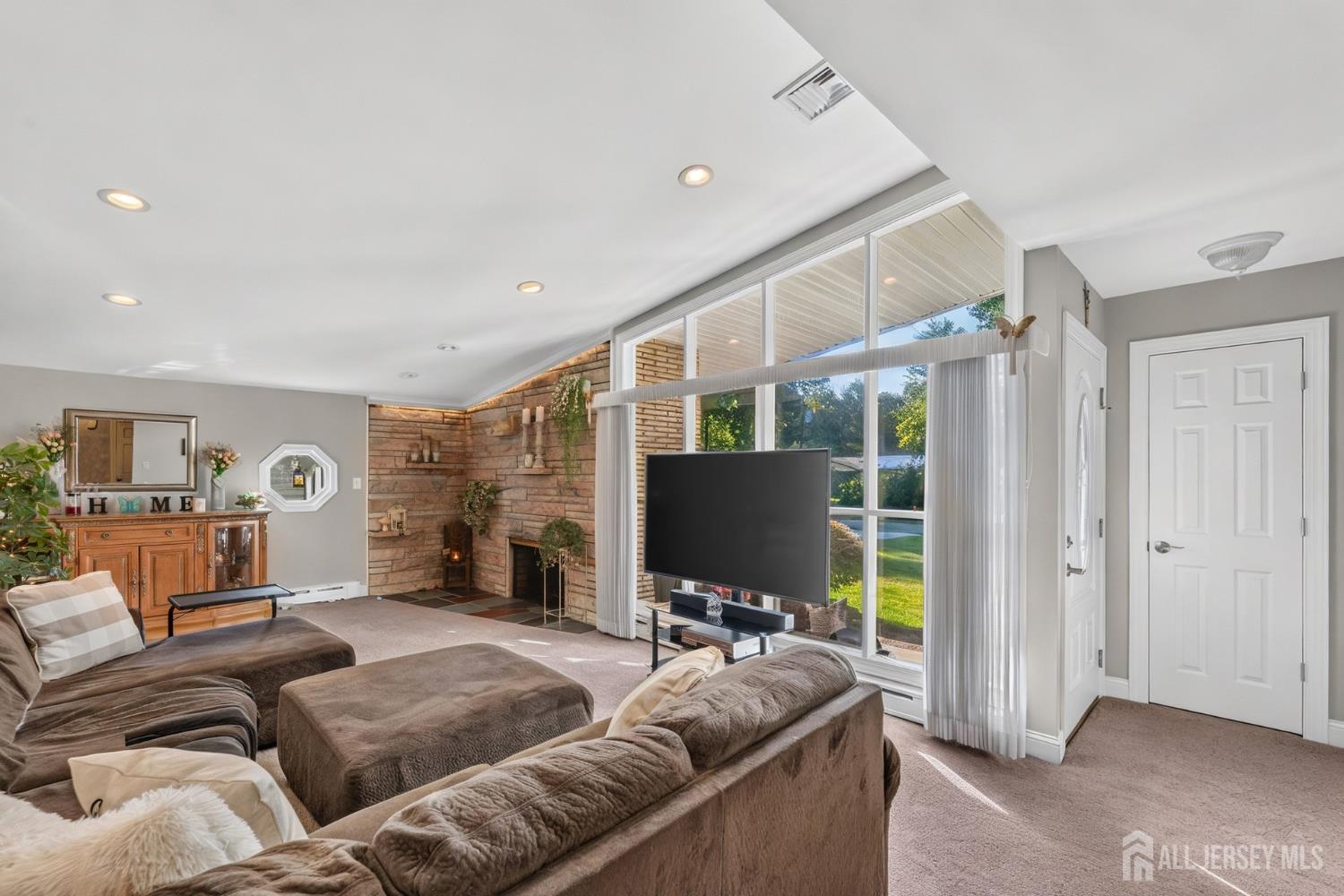 2642 Linder Ave, North Brunswick, NJ 08902 photo