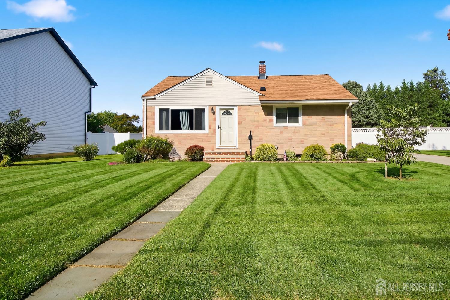 6 Burnham Rd, East Brunswick, NJ 08816