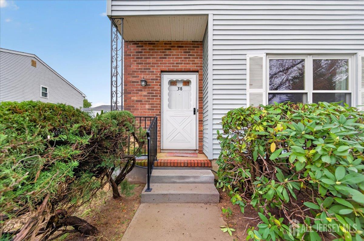 38 Deerfield Ln, Jamesburg, NJ 08831 photo