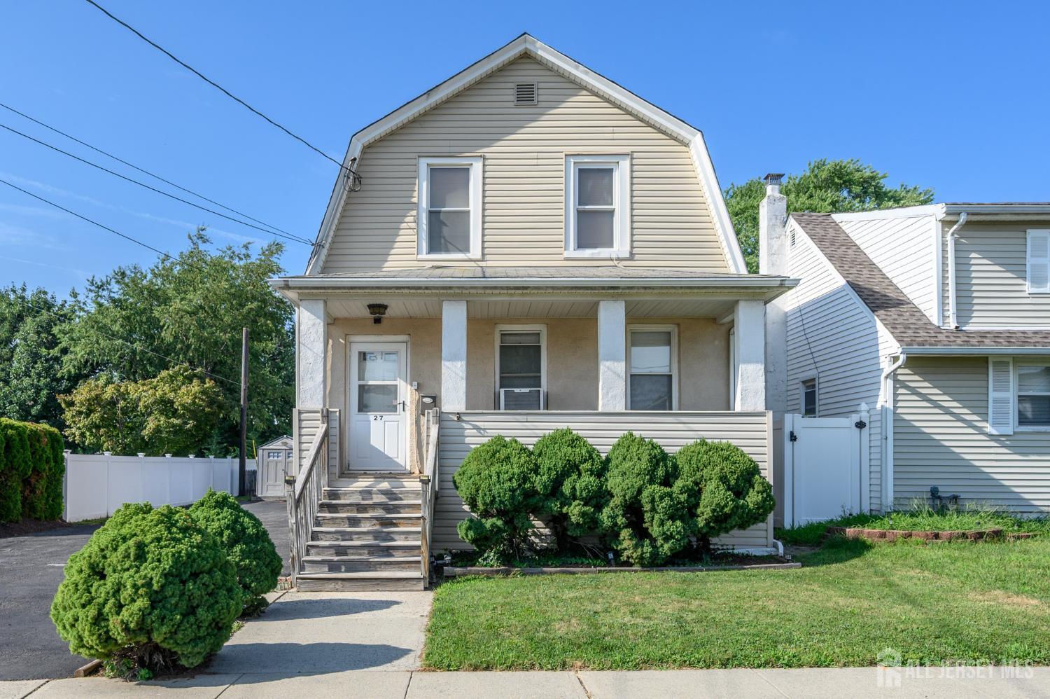 27 Robert St, Sewaren, NJ 07077