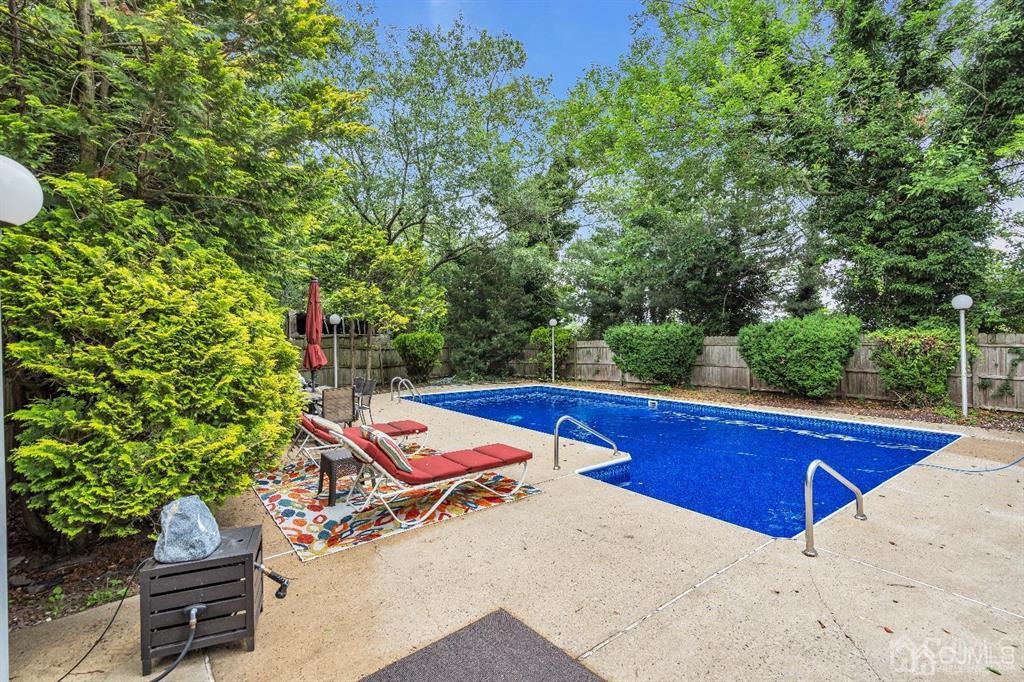 522 Oakview Dr, Toms River, NJ 08753 photo