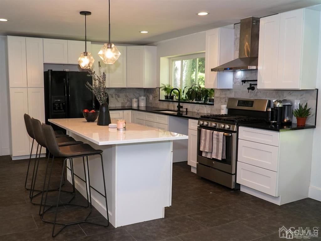 110 Mountain Pkwy, Green Brook, NJ 08812