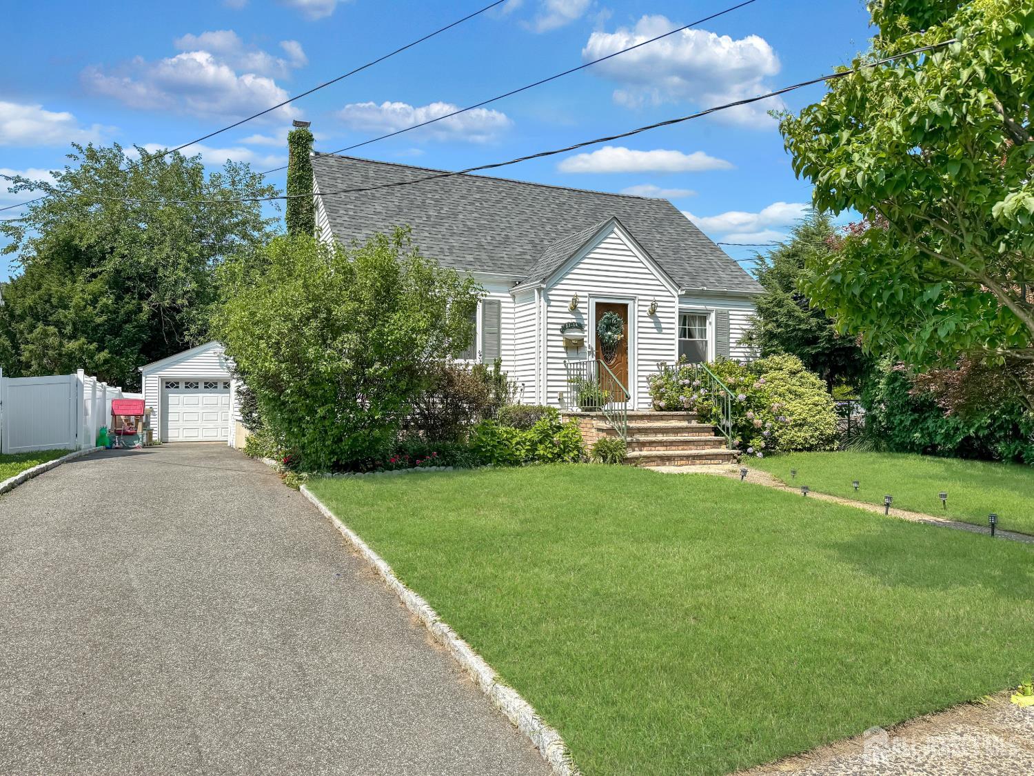 11 14 3rd St, Fair Lawn, NJ 07410