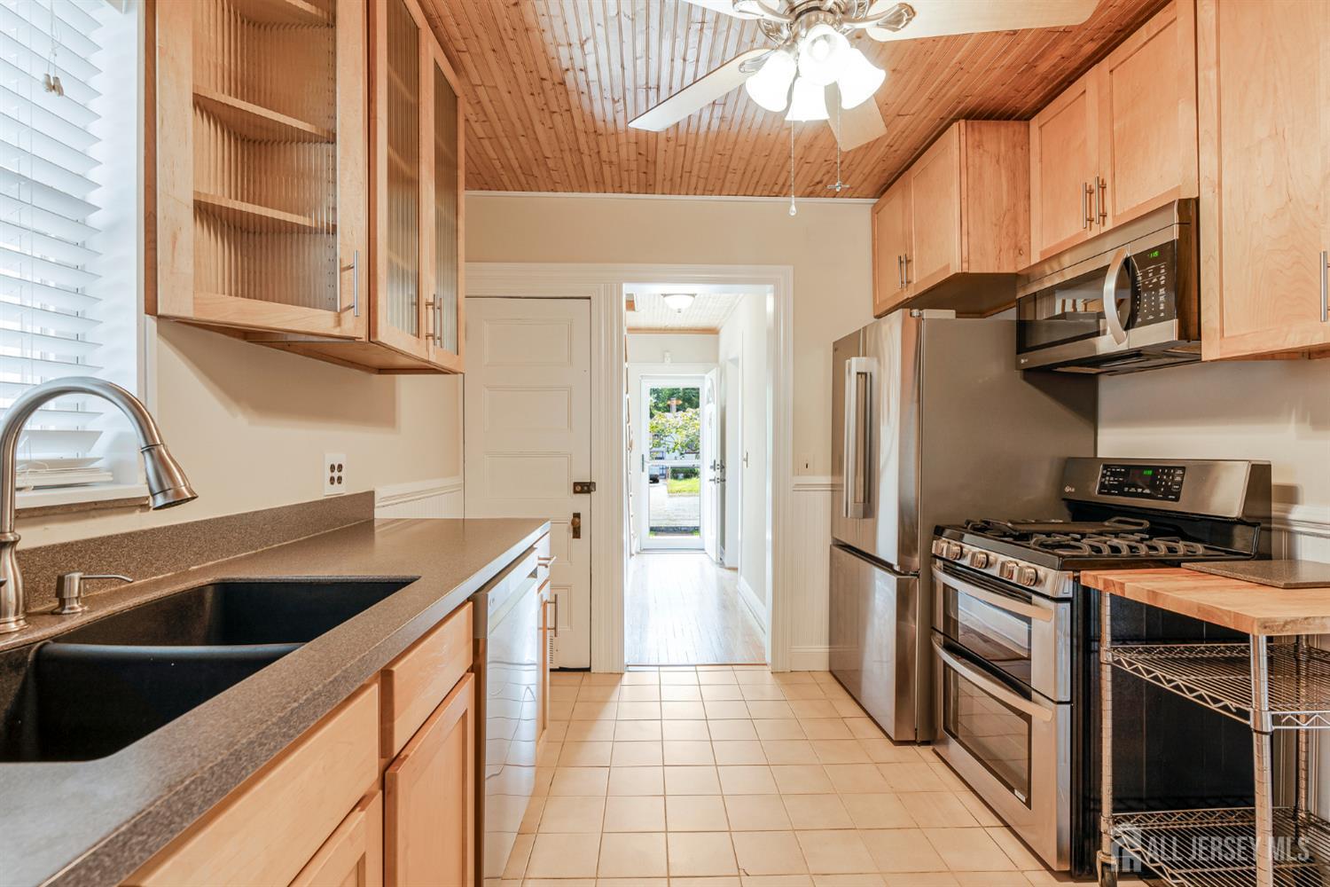 610 Front St, Dunellen, NJ 08812 photo