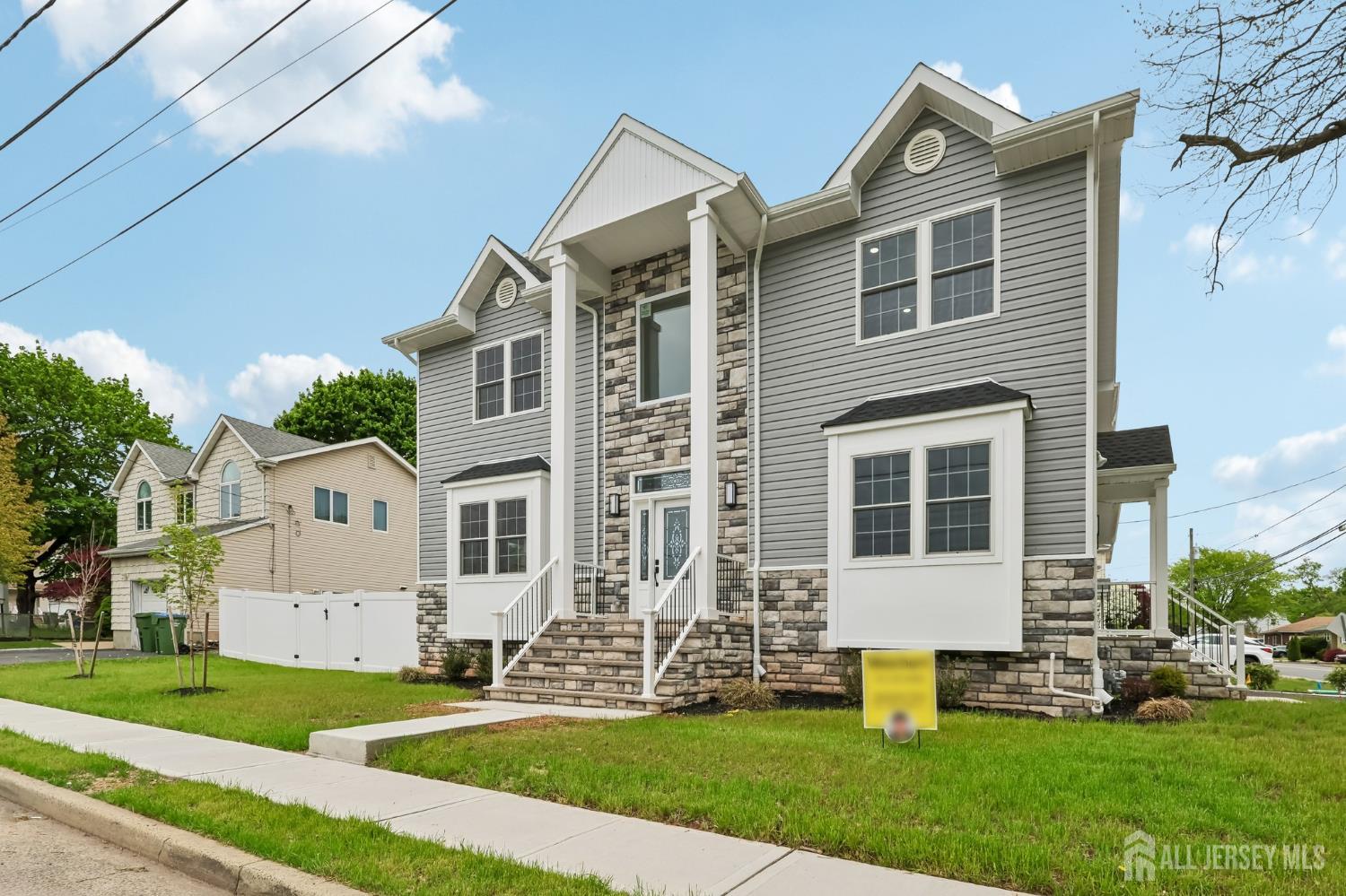 239 Suttons Ln, Edison, NJ 08817
