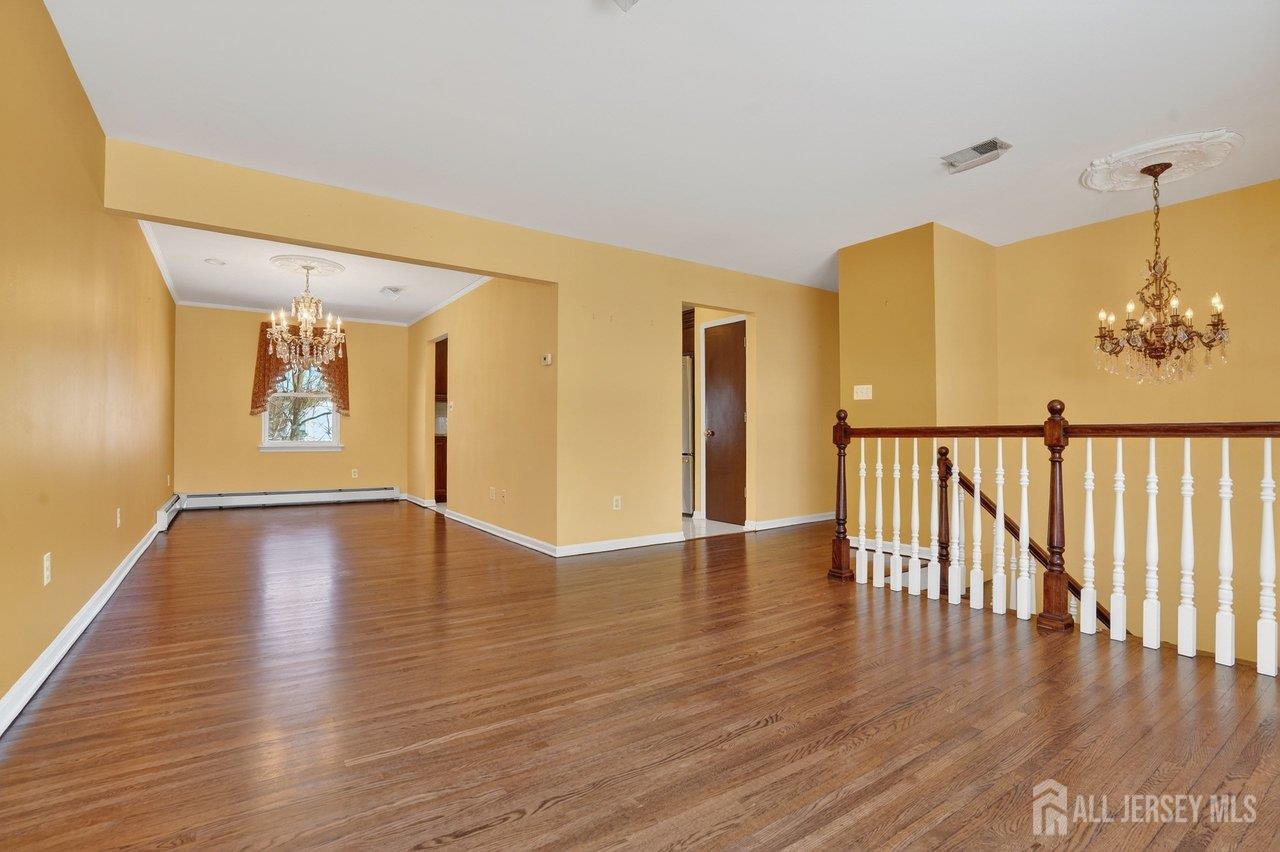 1 Wakefield Dr, Edison, NJ 08820 photo