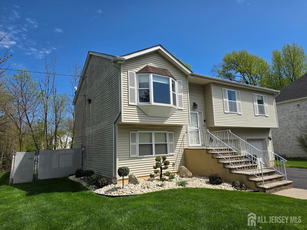 1 Wakefield Dr, Edison, NJ 08820 photo
