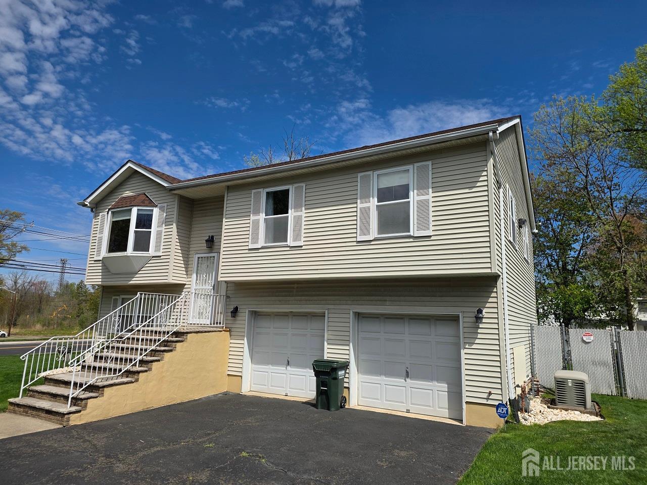 1 Wakefield Dr, Edison, NJ 08820 photo