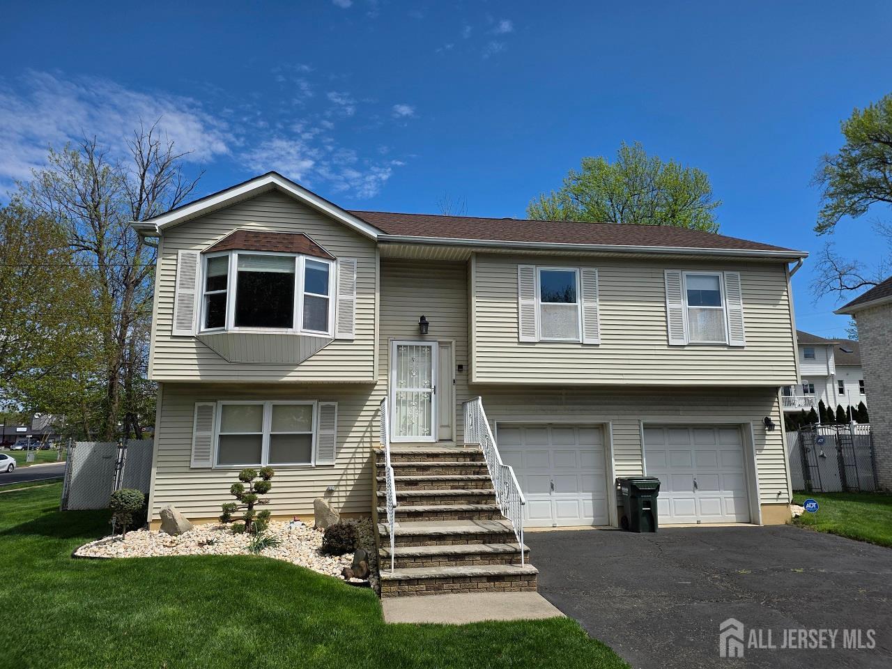 1 Wakefield Dr, Edison, NJ 08820
