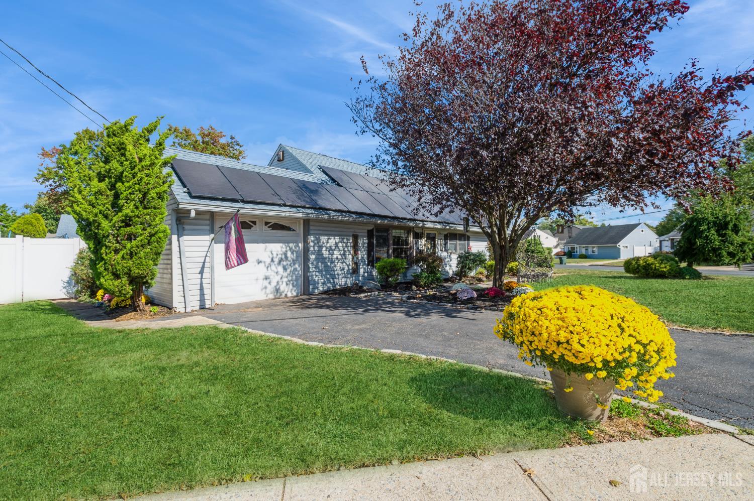 23 Colfax Rd, Edison, NJ 08817 photo