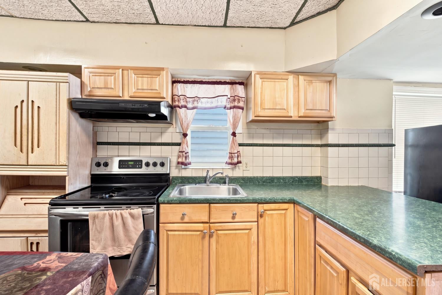 128 Lewis St, Perth Amboy, NJ 08861 photo