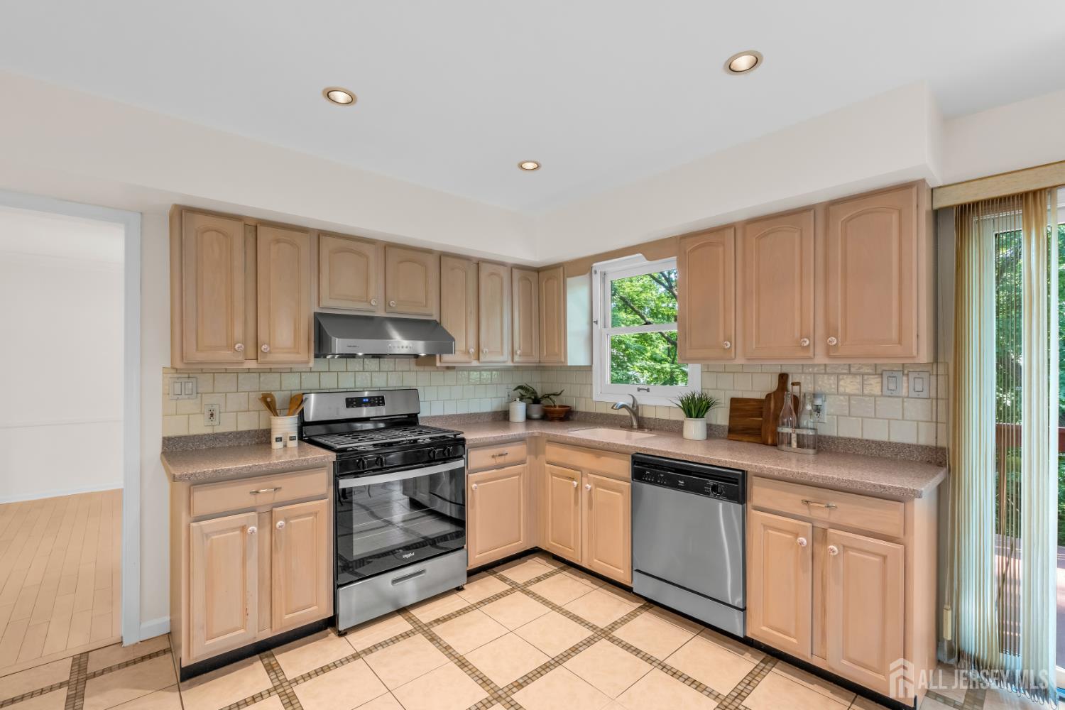 265 Edlys Ln, North Brunswick, NJ 08902 photo