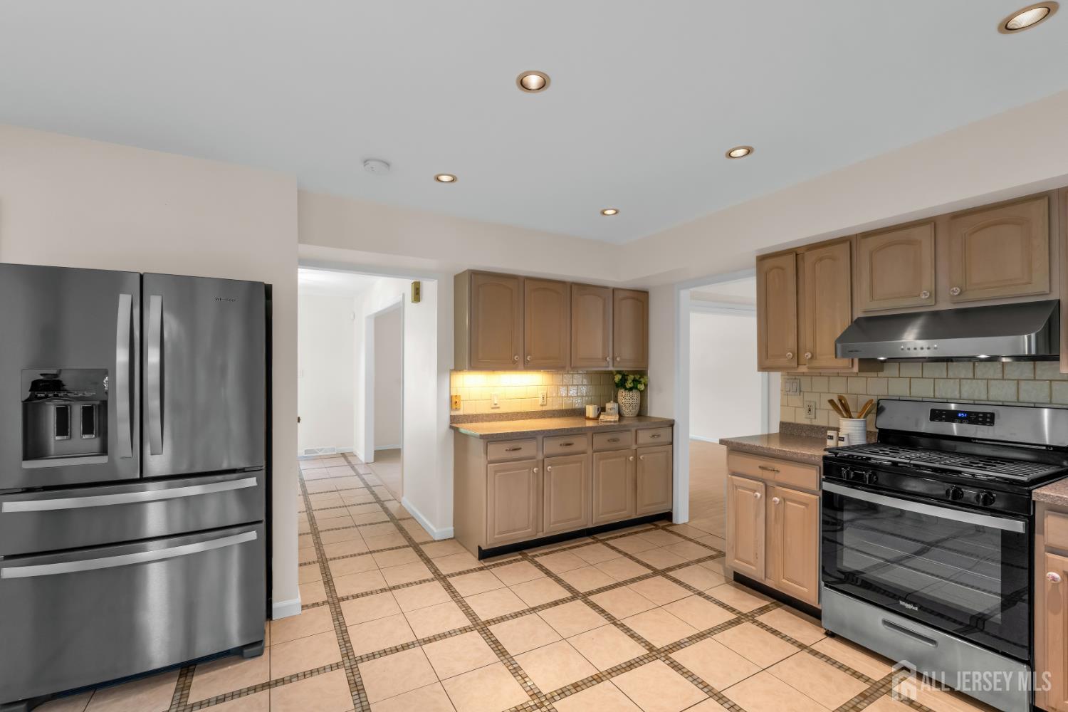 265 Edlys Ln, North Brunswick, NJ 08902 photo