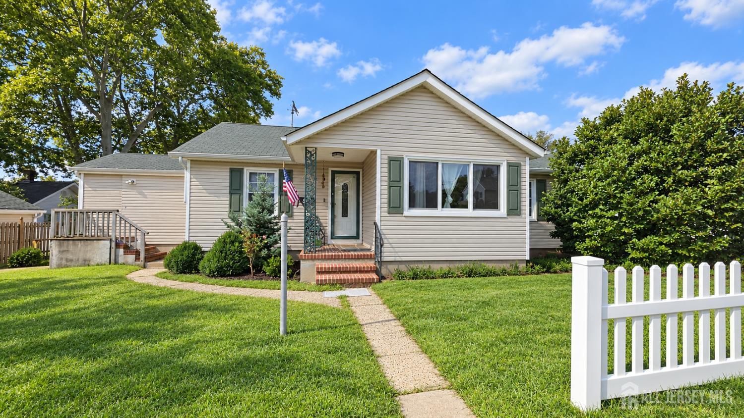 11 Pershing Ave, Sayreville, NJ 08872