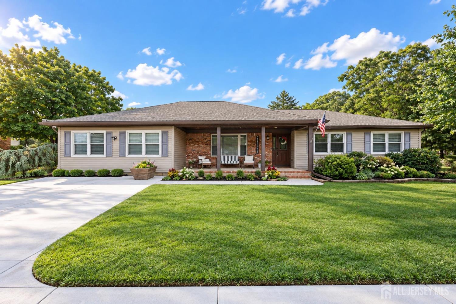 987 Bennetts Mills Rd, Jackson, NJ 08527