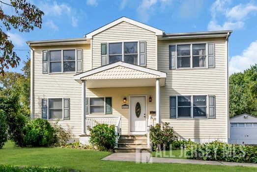 652 Brookside Dr, Middletown, NJ 07718