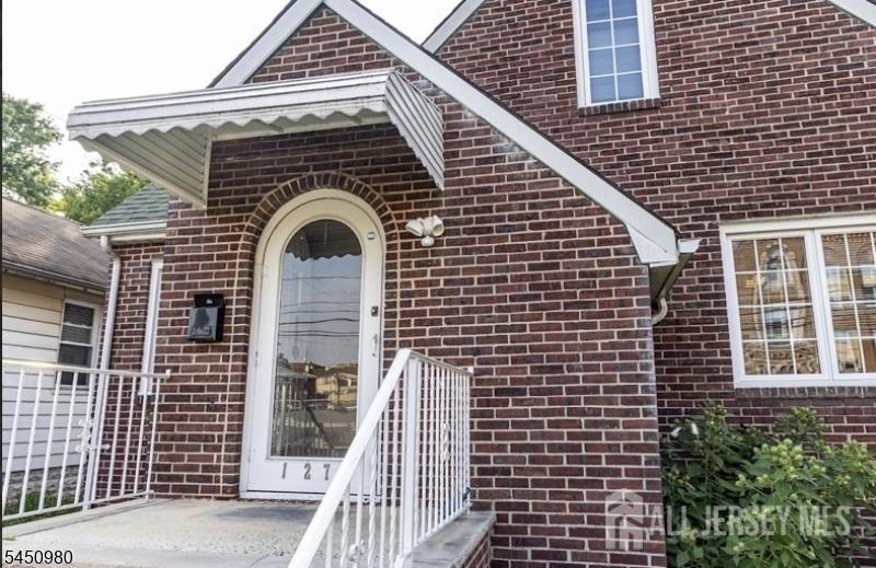 127 Hussa St, Linden, NJ 07036
