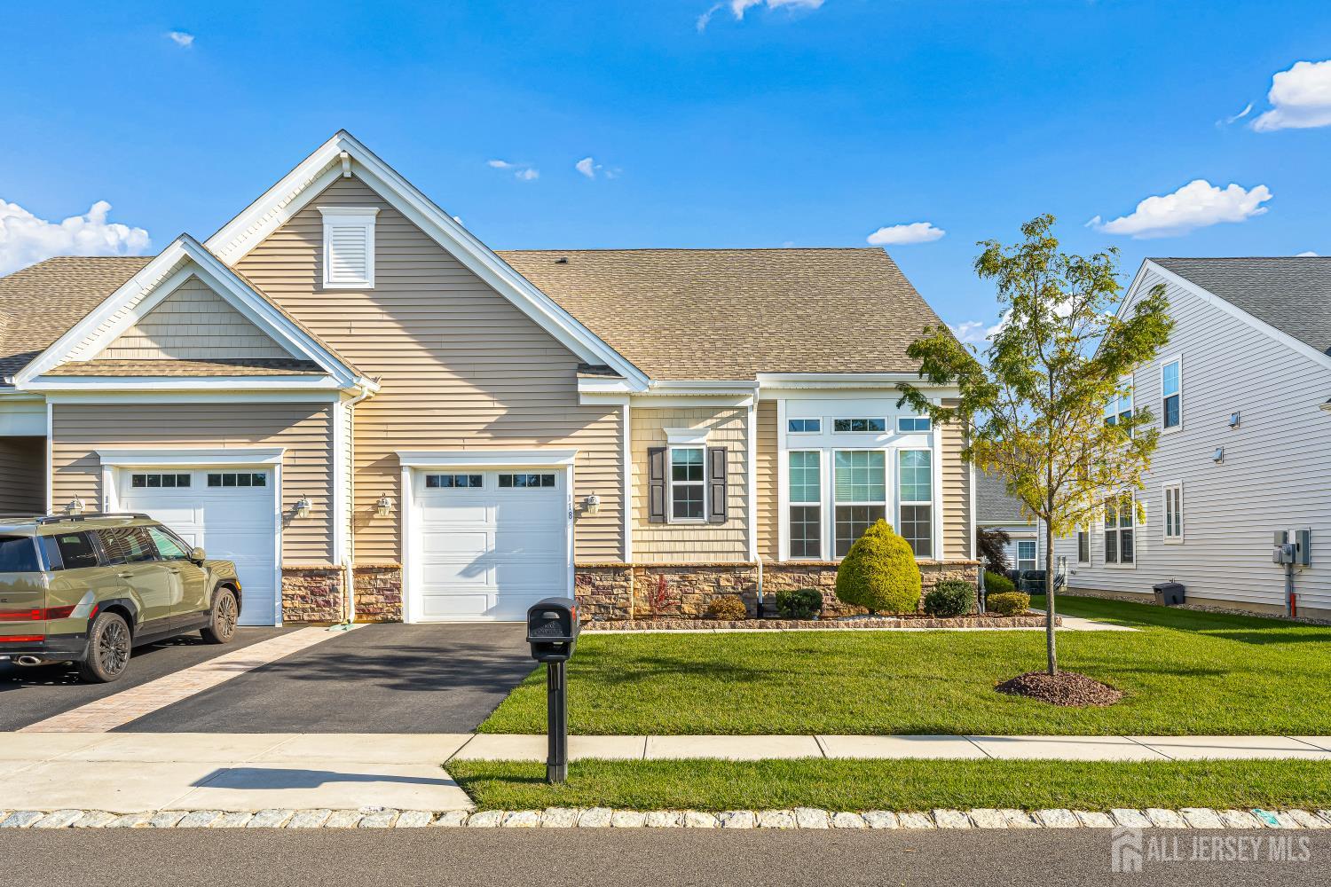 118 Starlight Dr, Monroe, NJ 08831