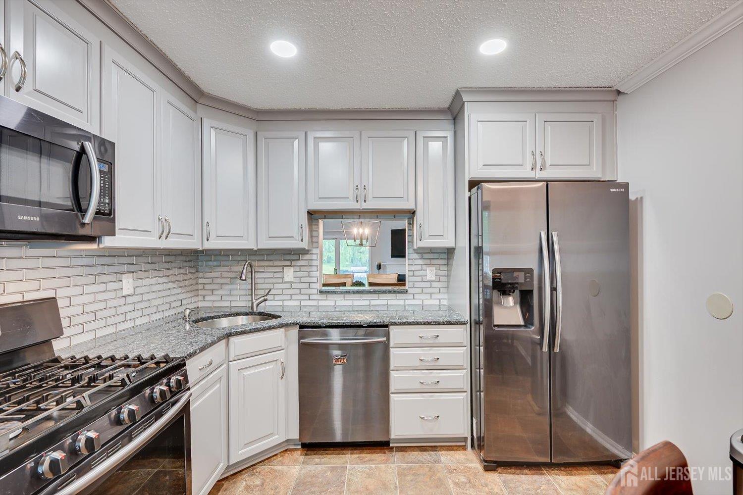26 Townsend Ct, Franklin, NJ 08823 photo