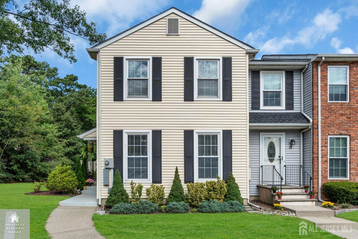 49 Lantern Ln, Sayreville, NJ 08872