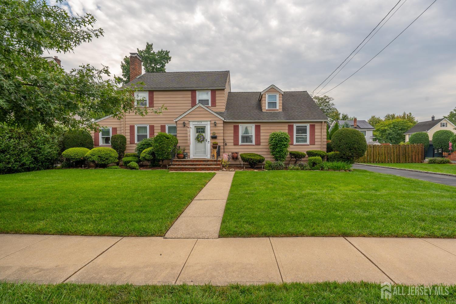 719 Locust St, Roselle Park, NJ 07204