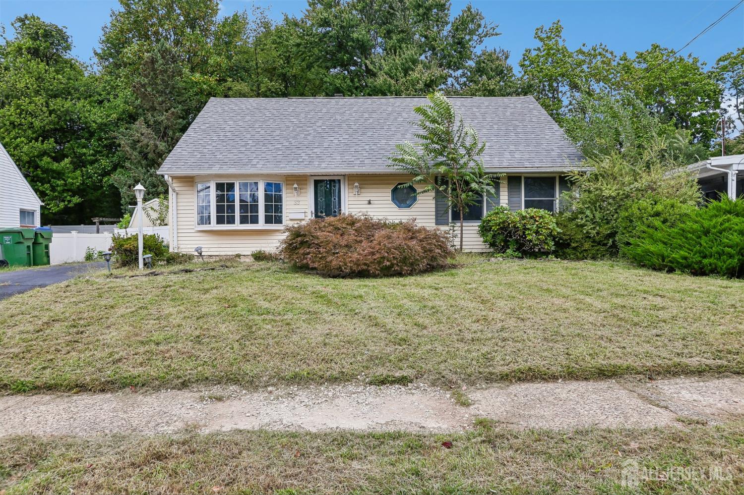 33 Caldwell Rd, Edison, NJ 08817