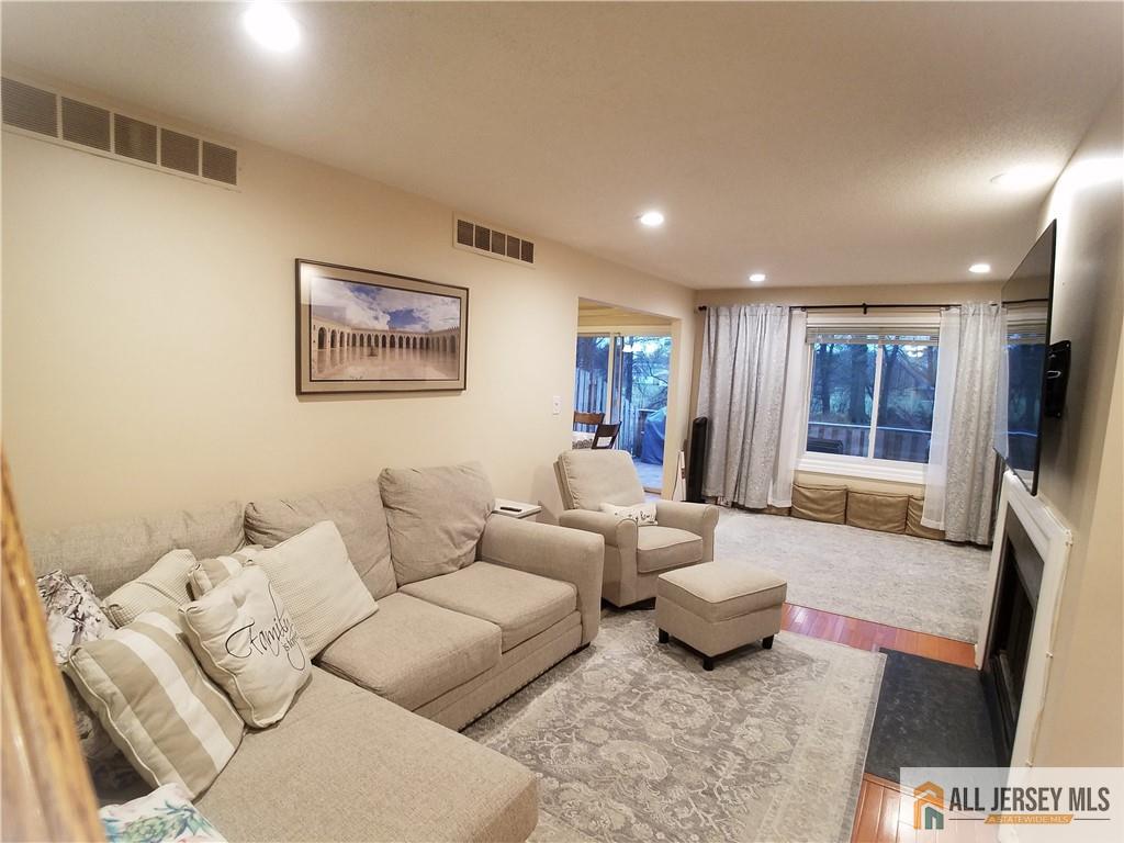 53 Regal Dr, North Brunswick, NJ 08852 photo