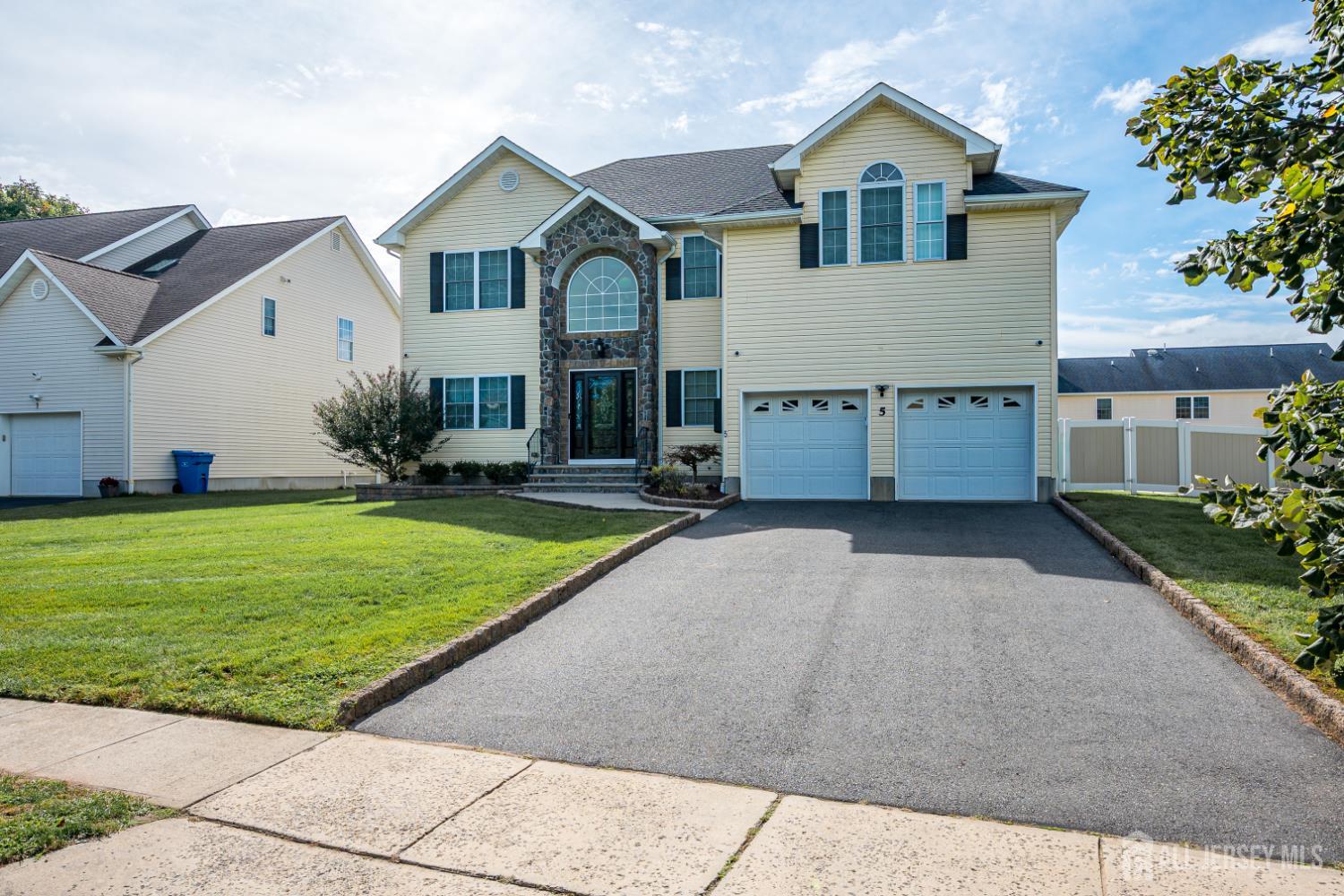 5 Marcel Ln, Piscataway, NJ 08854