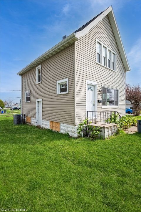 Single Family Residence in Cedar Rapids IA 802 22nd Avenue.jpg