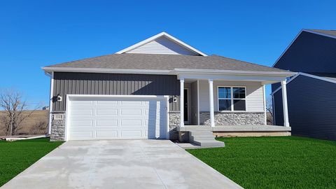 Single Family Residence in Cedar Rapids IA 9303 Brighton Way.jpg