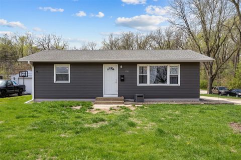 Single Family Residence in Cedar Rapids IA 1732 9th Street.jpg