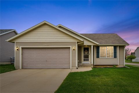 Single Family Residence in Cedar Rapids IA 1902 Probst Court.jpg