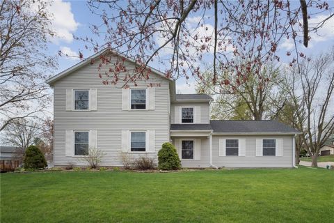 Single Family Residence in Cedar Rapids IA 361 Essex Dr. NE Dr.jpg
