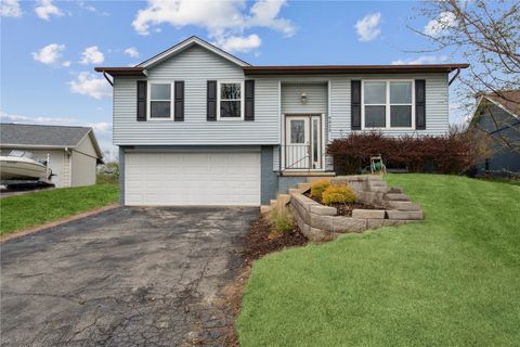 Single Family Residence in Cedar Rapids IA 6825 Arbor Lane.jpg